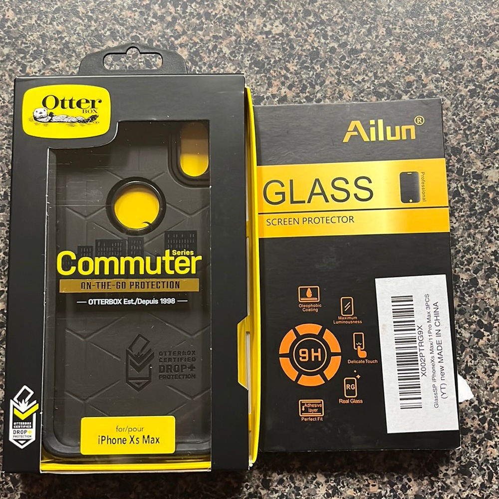 New iPhone XS Max cover and screen 3 protectors